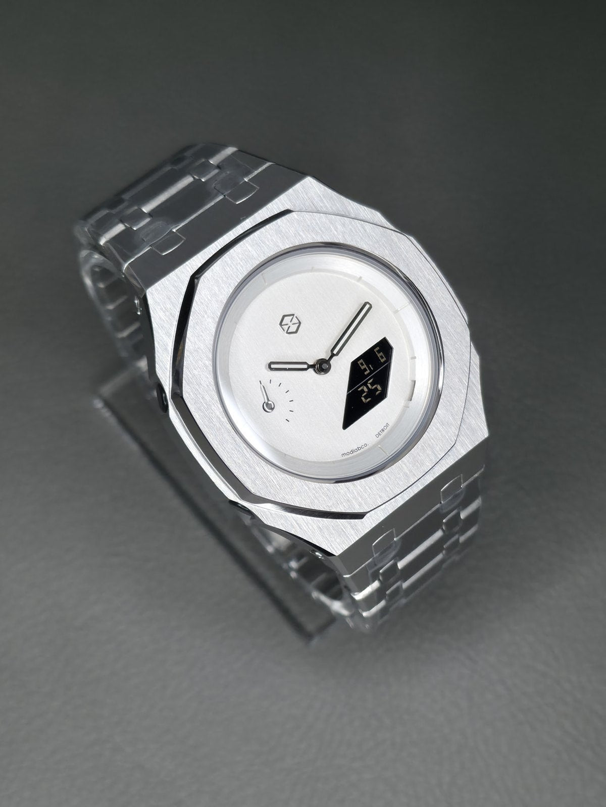 Modlab Sig 38 MLC 534, silver case, silver dial, steel bracelet