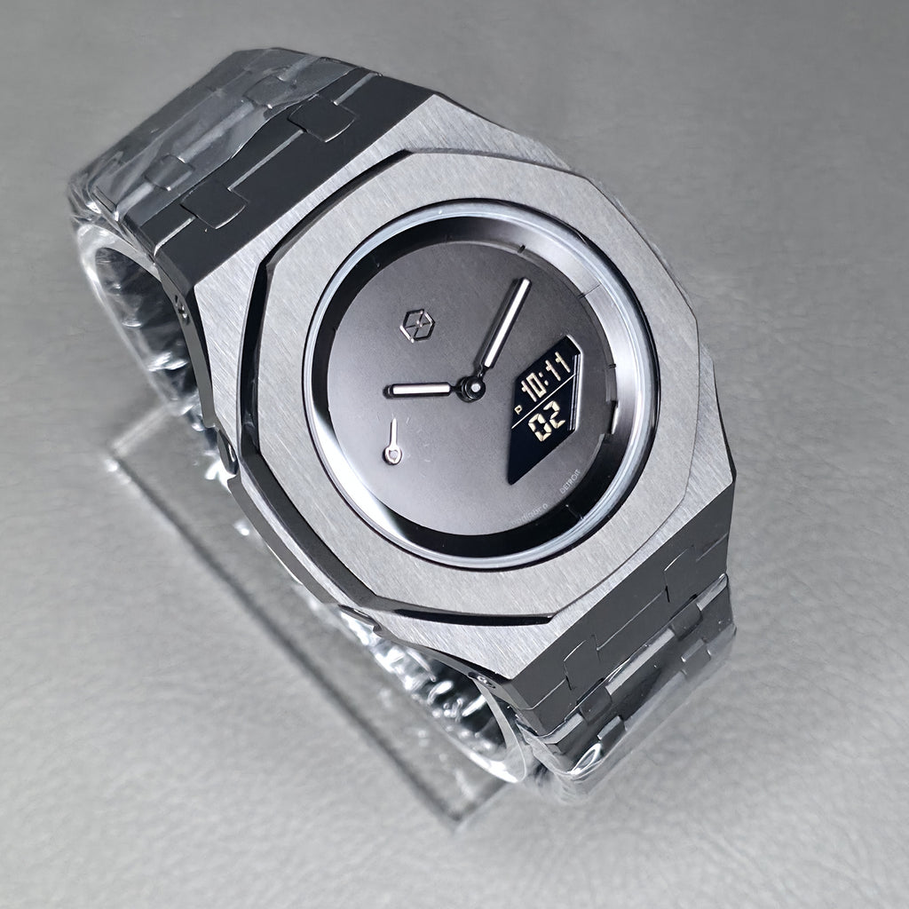 MLC 565 — side angle, black dial with digital window